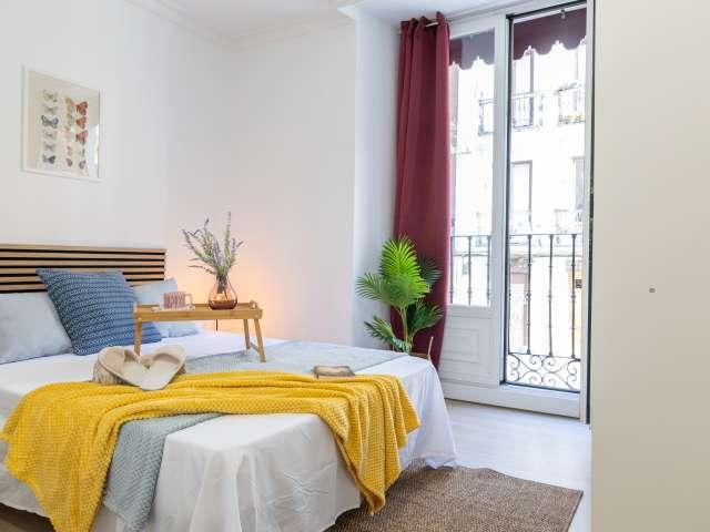Habitación en piso de 5 habitaciones en alquiler en Embajadores, Madrid