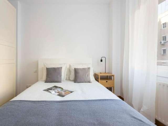 Habitación en piso de 5 habitaciones en alquiler en Les Corts