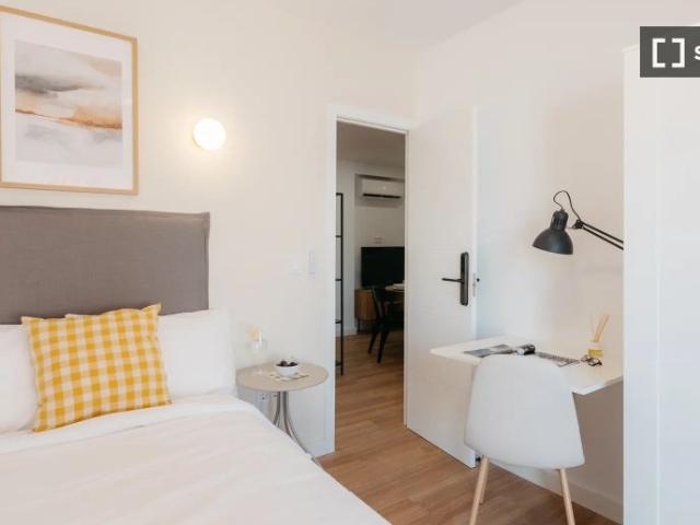 Habitación en piso de 5 habitaciones en alquiler en Nou Moles, Valencia