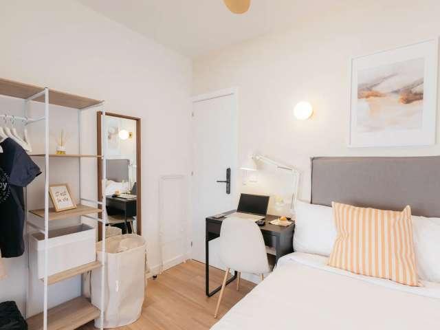 Habitación en piso de 5 habitaciones en alquiler en Nou Moles, Valencia