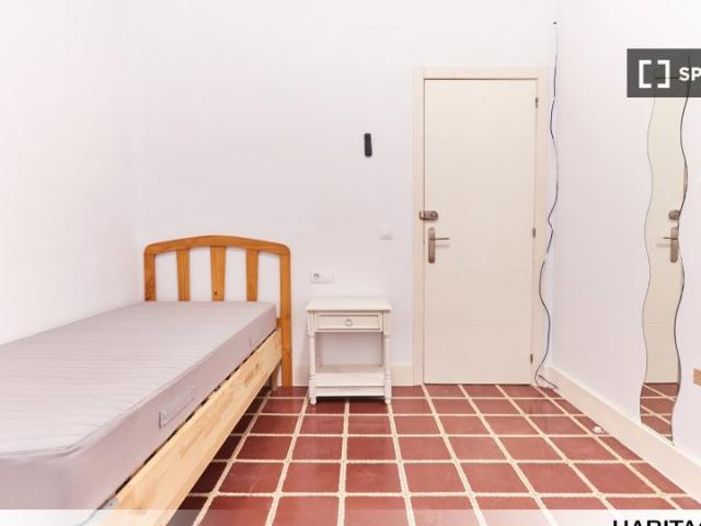 Habitación en piso de 5 habitaciones en alquiler en Sector Sur, Sevilla