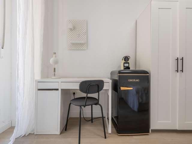 Habitación en piso de 5 habitaciones en alquiler en Palacio, Madrid