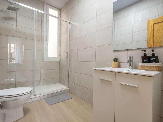 Habitación en piso de 5 habitaciones en alquiler en Palacio, Madrid