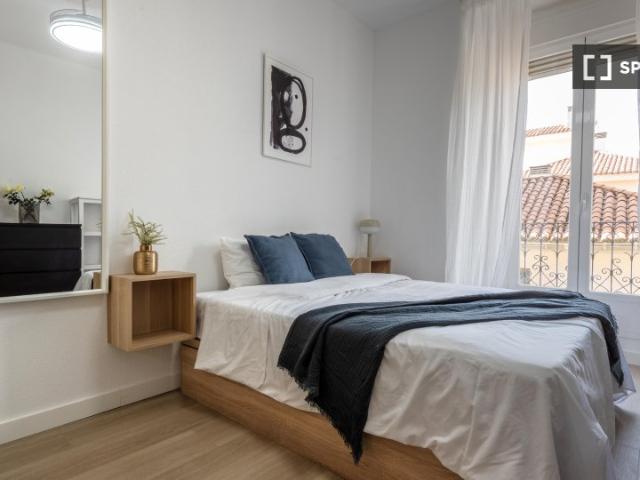 Habitación en piso de 5 habitaciones en alquiler en Palacio, Madrid