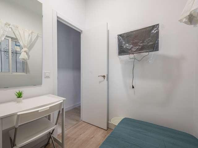 Habitación en piso de 5 habitaciones en alquiler en Puerta del Ángel, Madrid