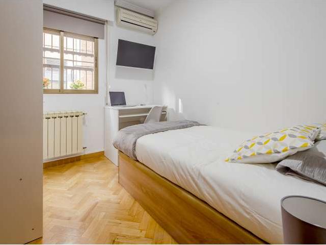 Habitación en piso de 5 habitaciones en Guindalera, Madrid