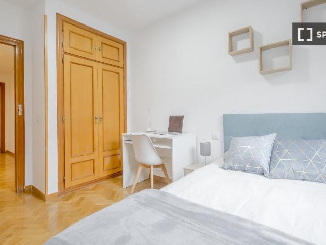 Habitación en piso de 5 habitaciones en Guindalera, Madrid