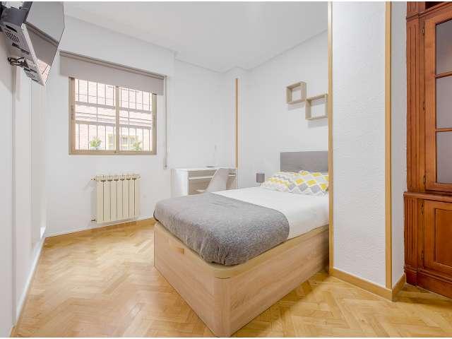 Habitación en piso de 5 habitaciones en Guindalera, Madrid