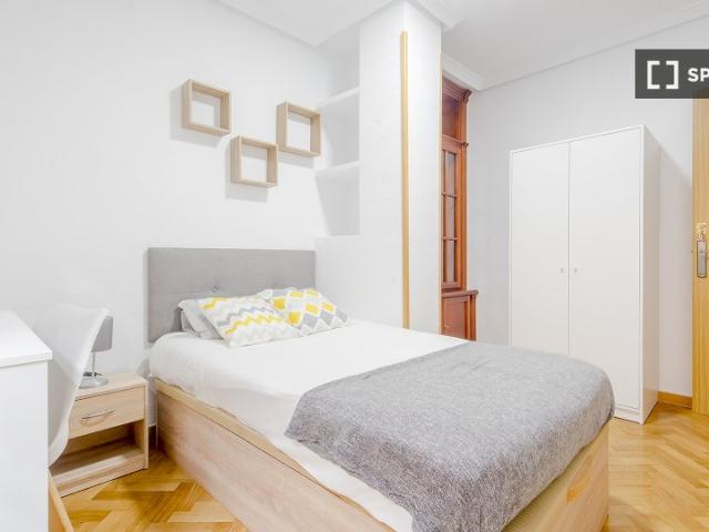 Habitación en piso de 5 habitaciones en Guindalera, Madrid