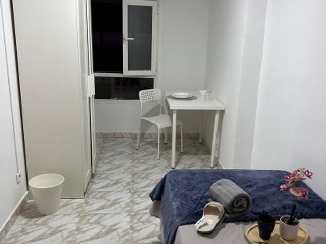 Habitación en piso de 5 habitaciones en Moscardó, Madrid