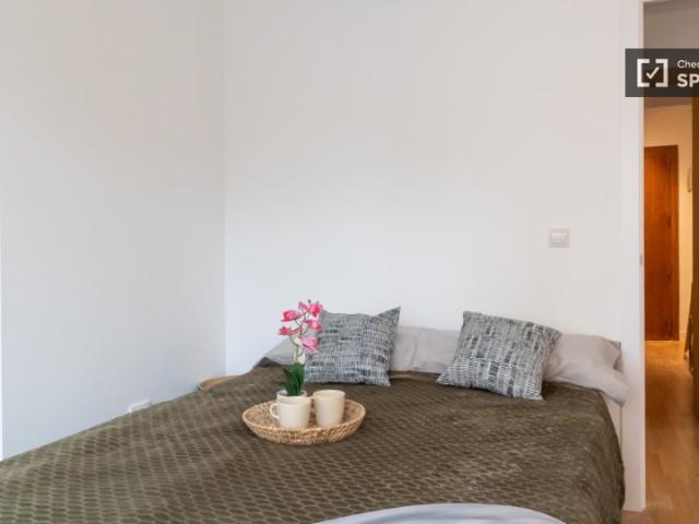 Habitación en piso de 5 habitaciones en Madrid