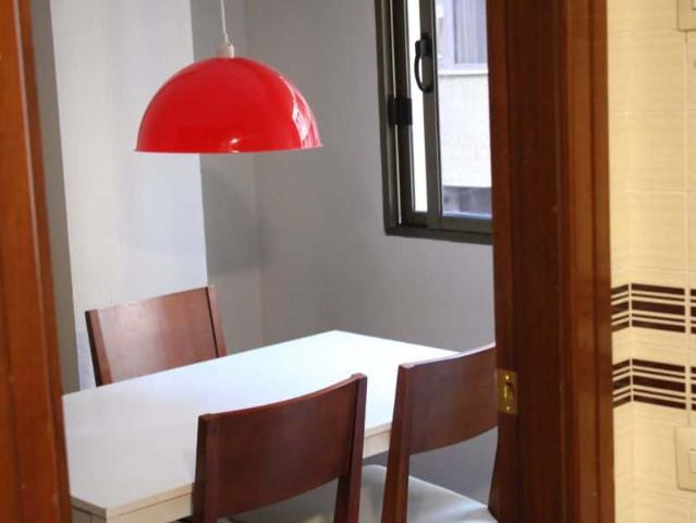 Habitación en piso de 5 habitaciones en Sant Francesc