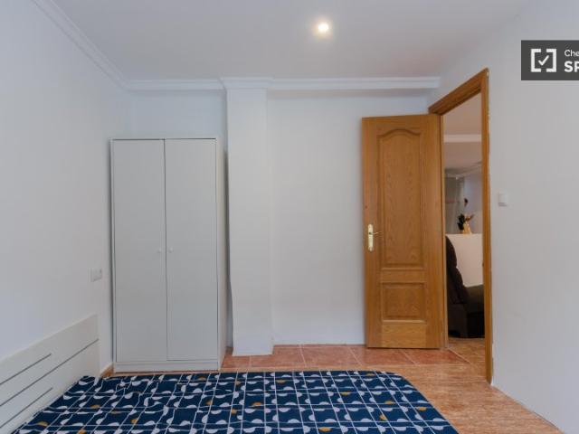 Habitación en piso de 5 habitaciones, Torrefiel, Valencia