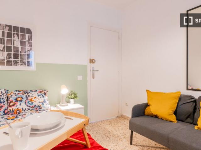 Habitación en piso de 6 habitaciones en Ciutat Jardí, Valencia