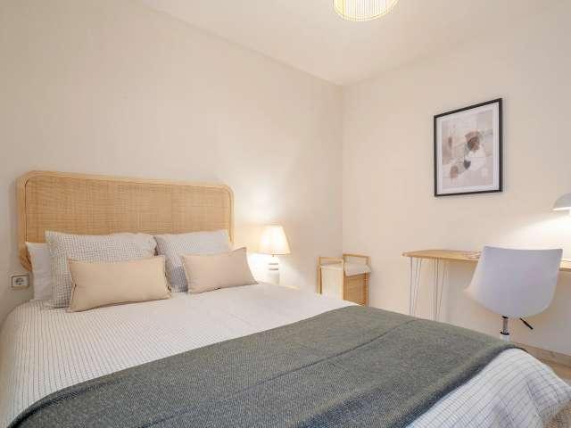 Habitación en piso de 6 habitaciones en alquiler en Alicante
