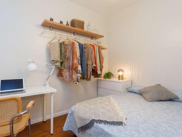 Habitación en piso de 6 habitaciones en alquiler en Vila de Gràcia
