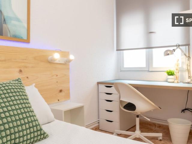 Habitación en piso de 6 habitaciones en Embajadores, Madrid