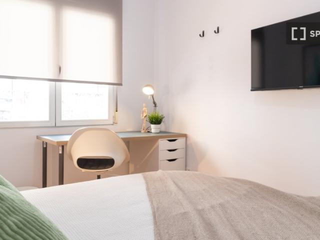 Habitación en piso de 6 habitaciones en Embajadores, Madrid