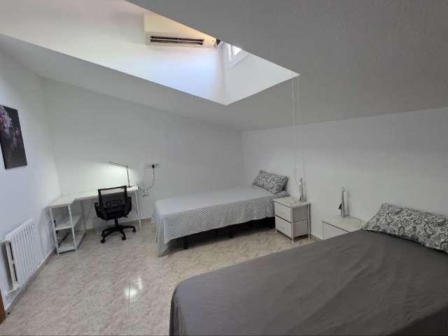 Habitación en piso de 6 habitaciones en Mutxamel, Alicante