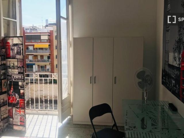 Habitación en piso de 8 habitaciones en alquiler en El Fort Pienc, Barcelona