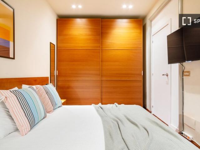 Habitación en piso de 8 habitaciones en alquiler en Vila de Gràcia