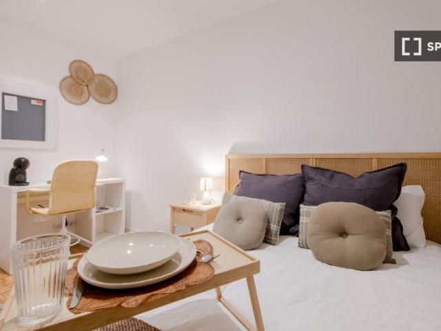 Habitación en piso de 9 habitaciones en alquiler, Cuatro Caminos, Madrid