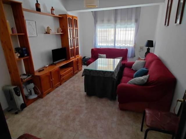 Habitación en piso plaza toros para chica estudiante