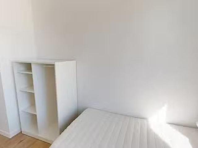 Habitación en Place Julien Duret, 8th Arrondissement