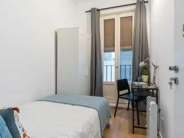 Habitación en Plaza de la Marina Española, Palacio