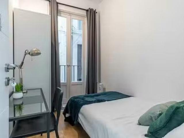 Habitación en Plaza de la Marina Española, Palacio