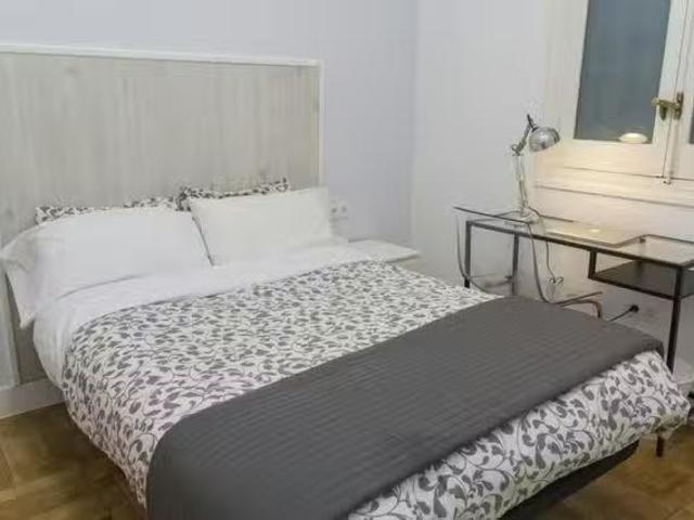 Habitación en Plaza de Santa Ana, Cortes