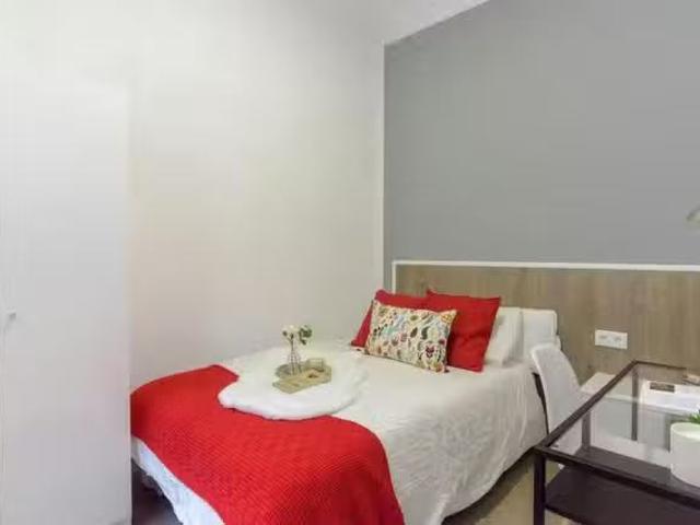Habitación en Plaza de Santa Ana, Cortes