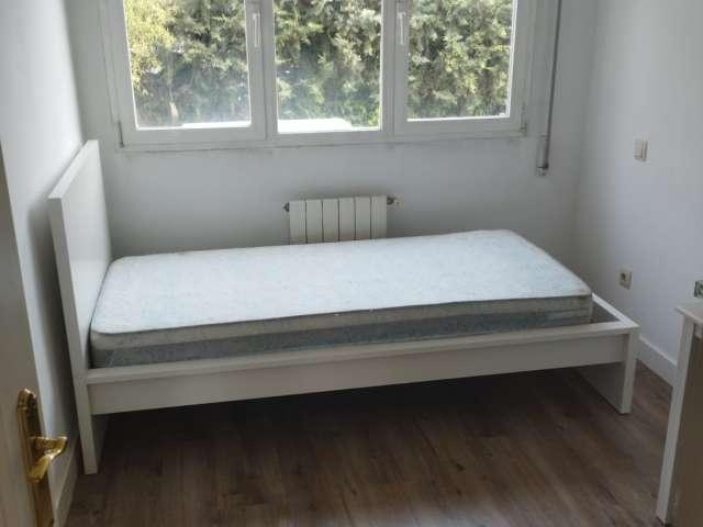 Habitación en Pozuelo de Alarcón, Madrid, gastos incluidos