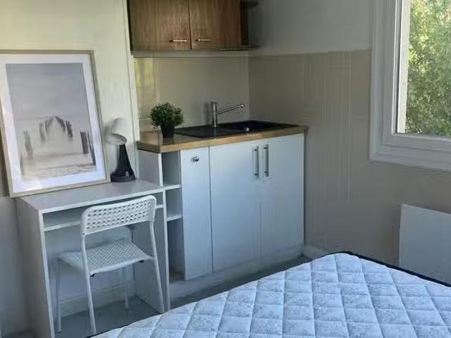 Habitación en Rue de Biéville, Pierre Heuze