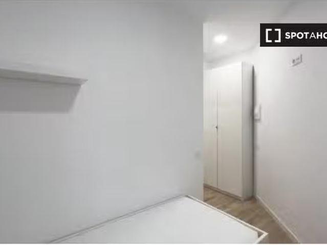 Habitación en residencia de estudiantes para alquilar en Barce.