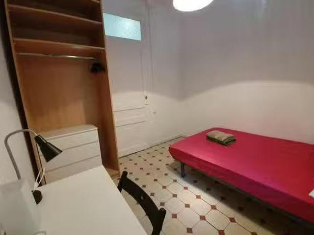 Habitación en Ronda de Sant Antoni, Ciutat Vella