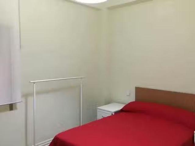 Habitación en Ronda de Valencia, Centro