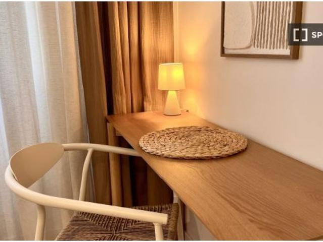 Habitación en un apartamento compartido de 3 habitaciones en alquiler en Foners