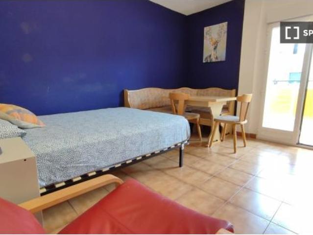 Habitación en un apartamento compartido de 3 habitaciones en alquiler en San Diego, solo para profes