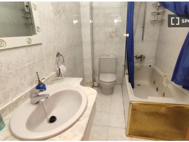 Habitación en un apartamento compartido de 3 habitaciones en alquiler en San Diego, solo para profes