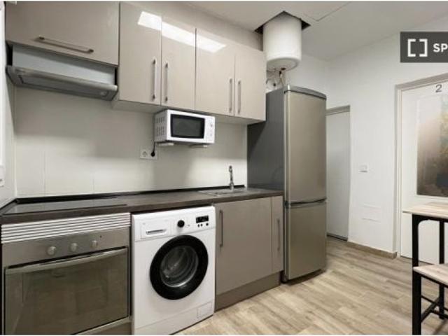 Habitación en un apartamento compartido de 3 habitaciones en alquiler en San Diego. Solo para profes