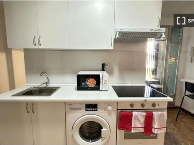 Habitación en un apartamento compartido de 3 habitaciones en alquiler en San Diego, solo para profes