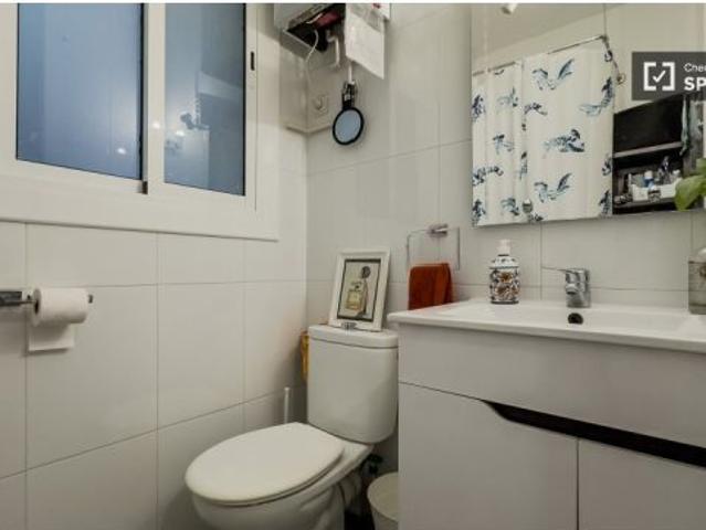 Habitación en un apartamento compartido de 3 habitaciones en El Fort Pienc, solo para mujeres, profe