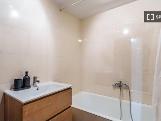 Habitación en un apartamento compartido de 10 habitaciones en alquiler en Cruz del Humilladero