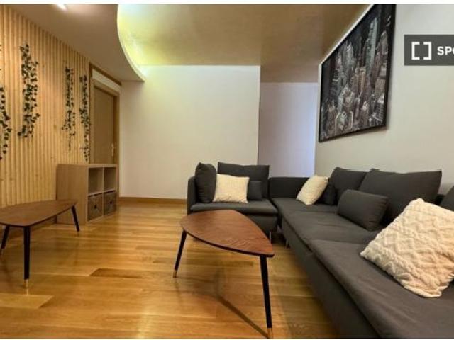Habitación en un apartamento compartido de 11 habitaciones en alquiler en El Viso