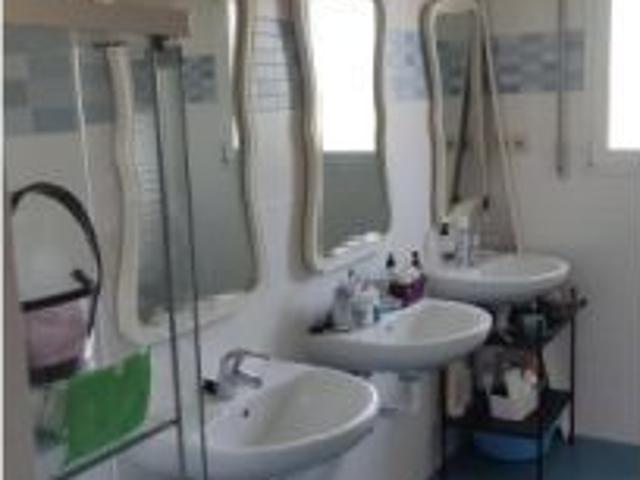 Habitación en un apartamento compartido de 15 habitaciones en Pozuelo de Alarcón, gastos incluidos