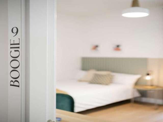 Habitación en un apartamento compartido de 16 habitaciones en alquiler en Sol