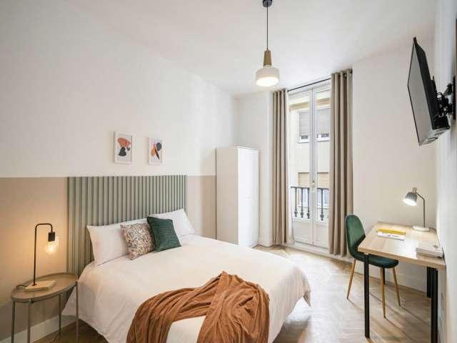 Habitación en un apartamento compartido de 16 habitaciones en alquiler en Sol