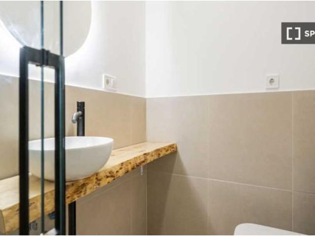 Habitación en un apartamento compartido de 16 habitaciones en alquiler en Sol