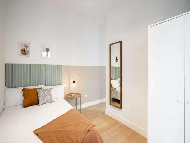Habitación en un apartamento compartido de 16 habitaciones en alquiler en Sol